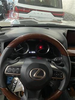 لێکزس LX